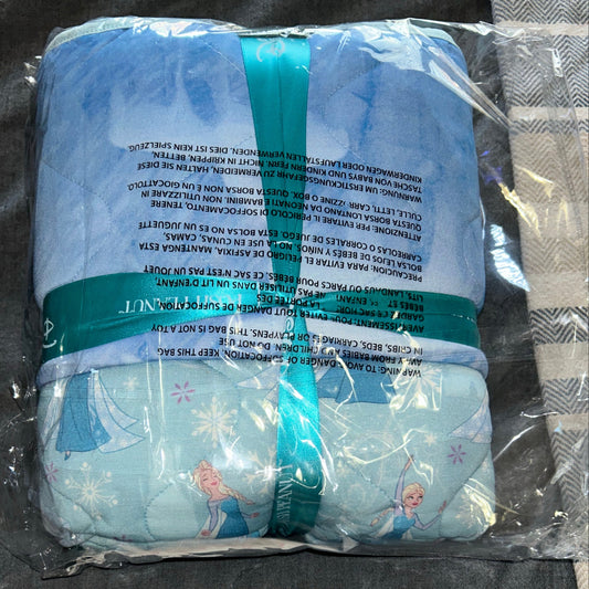 Disney Frozen Elsa & Frozen Castle Reversible Quilted Blanket