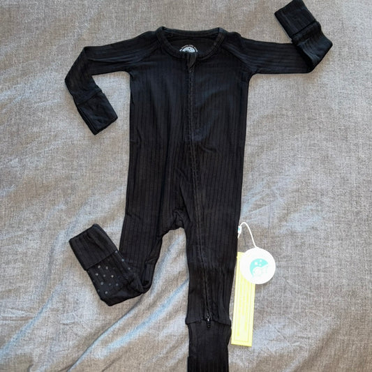 Midnight (Black) Ribbed Convertible Zippy